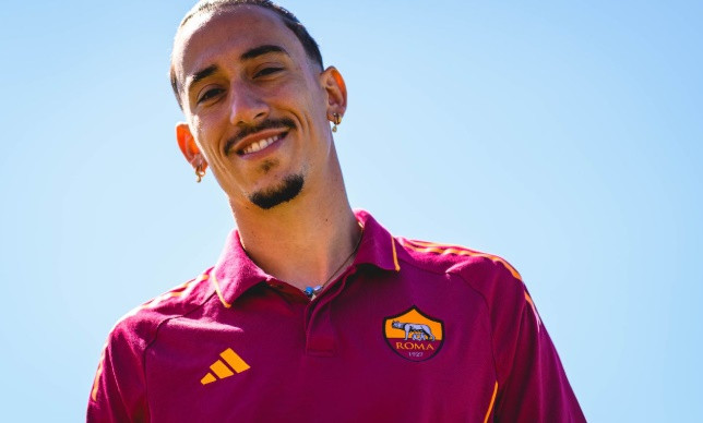 Kostas Tsimikas chật vật tìm kiếm cơ hội ra sân trong màu áo Roma tại Serie A.