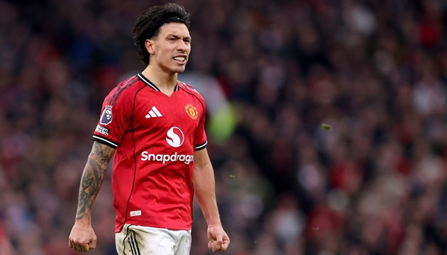 Trung vệ Lisandro Martinez thể hiện tinh thần lãnh đạo và sự cam kết tuyệt đối với Man United.