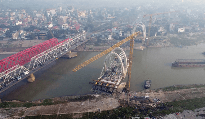 Tiến độ thi công dự án cầu Đuống mới đang được đẩy mạnh tại các khu vực bàn giao đất