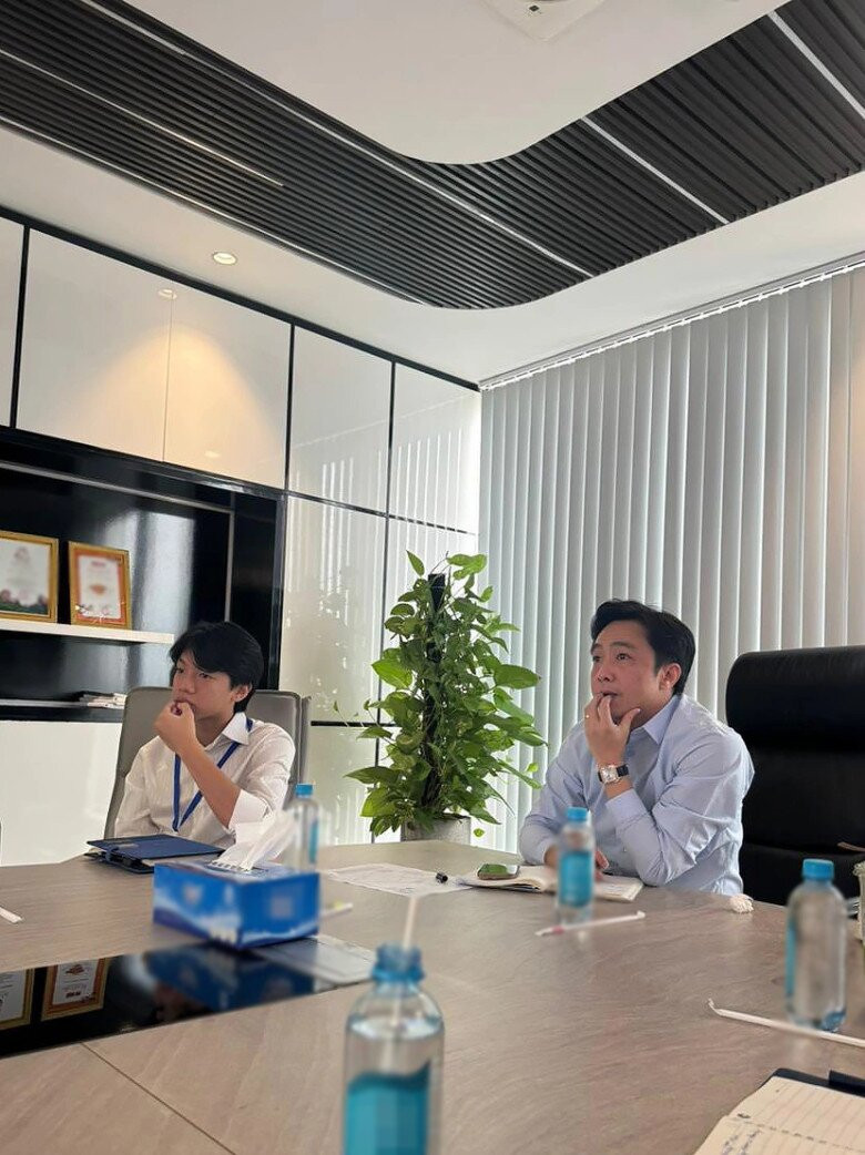 Subeo thực tập tại công ty của bố để rèn luyện kỹ năng thực tế.