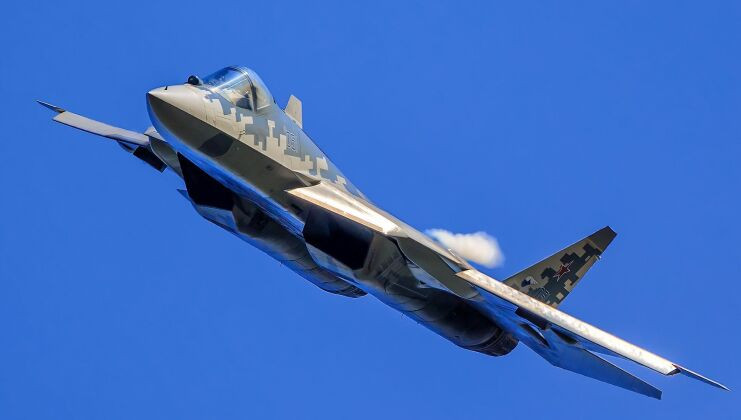 Tiêm kích thế hệ thứ năm Su-57 của Nga đang bay thử nghiệm, được Ấn Độ cân nhắc để lấp chỗ trống năng lực.