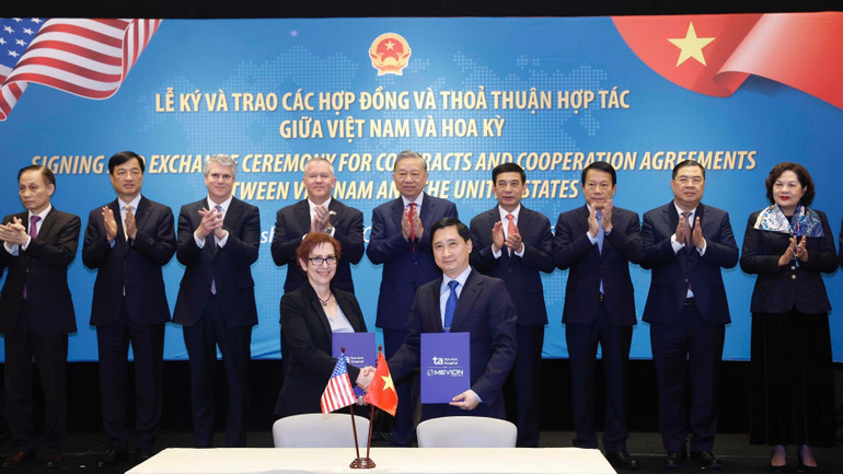 vna-potal-tong-bi-thu-chung-kien-le-ky-va-trao-cac-thoa-thuan-hop-tac-giua-viet-nam-va-hoa-ky-8598058.jpg