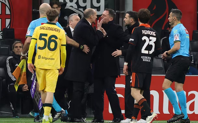 HLV Max Allegri tỏ thái độ giận dữ với Cesc Fabregas sau trận đấu tại San Siro.