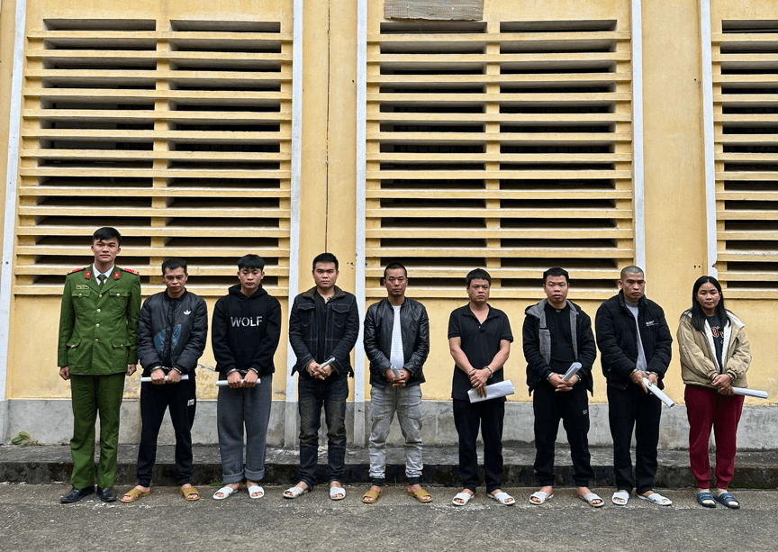 Các đối tượng liên quan đến vụ vận chuyển xúc xích lậu tại cơ quan công an
