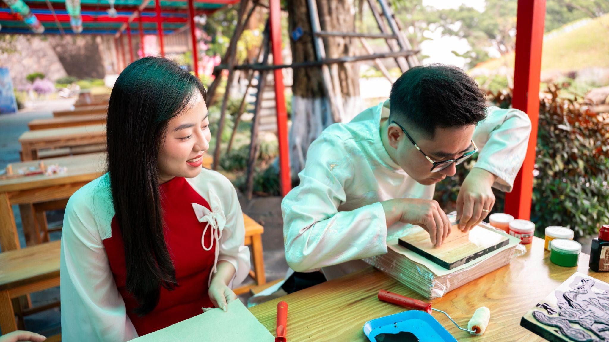 Các chương trình nghệ thuật Around Tết Vietnam và Khúc Hoa Xuân mang âm hưởng mùa xuân