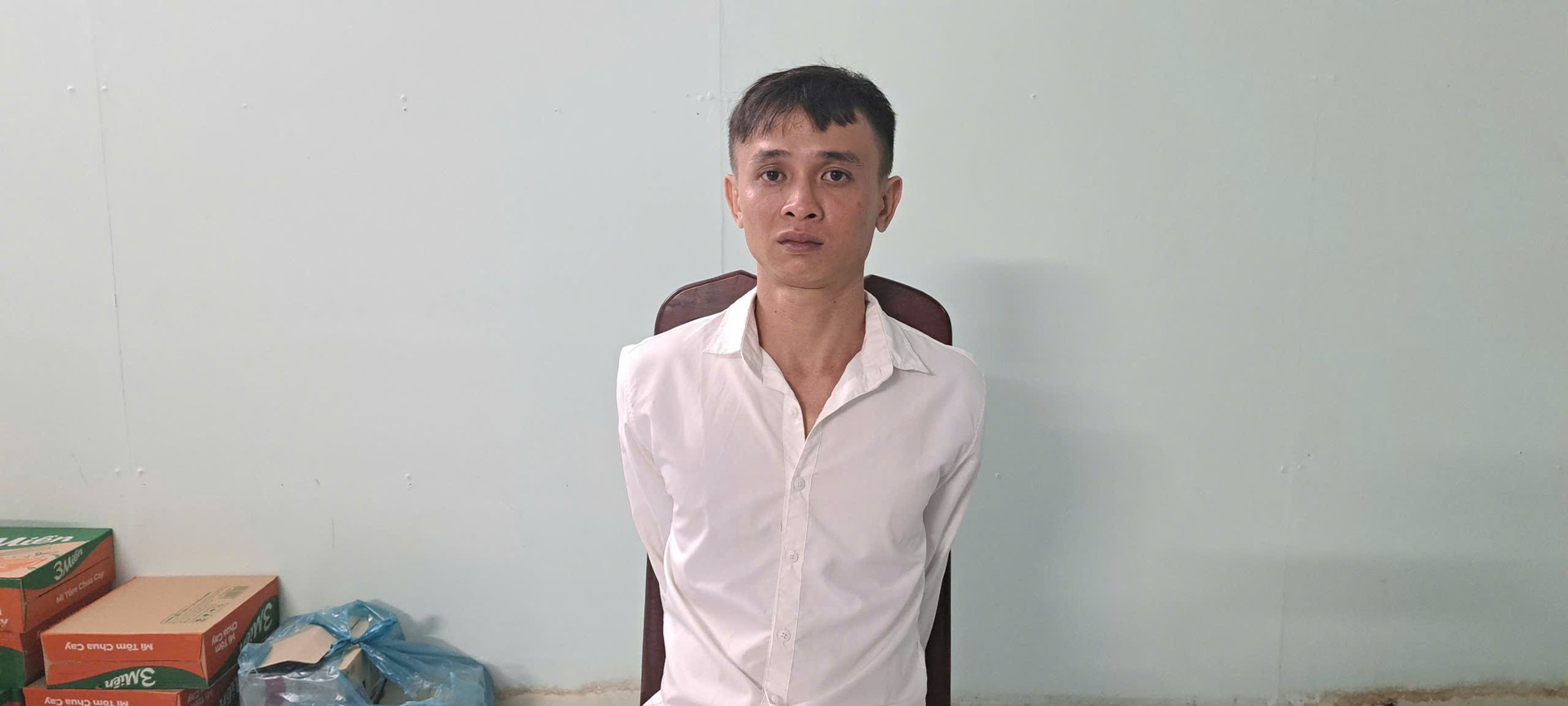Nghi phạm Bùi Vĩnh An tại cơ quan công an