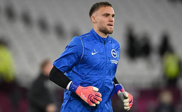 Thủ môn Bart Verbruggen nằm trong tầm ngắm của Chelsea.