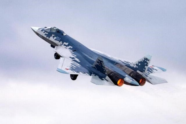 Su-57E trong cấu hình tác chiến đa năng tại Dubai
