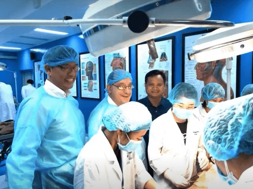 Cộng đồng bác sĩ VMG hỗ trợ thế hệ trẻ Việt Nam