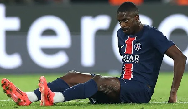 Ousmane Dembele gặp chấn thương bắp chân khiến hàng công PSG suy yếu.