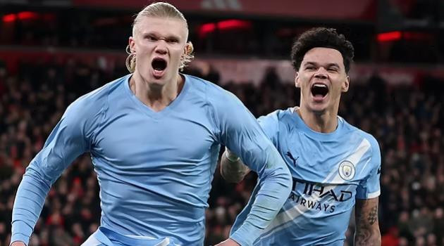 Man City phả hơi nóng dữ dội vào Arsenal.