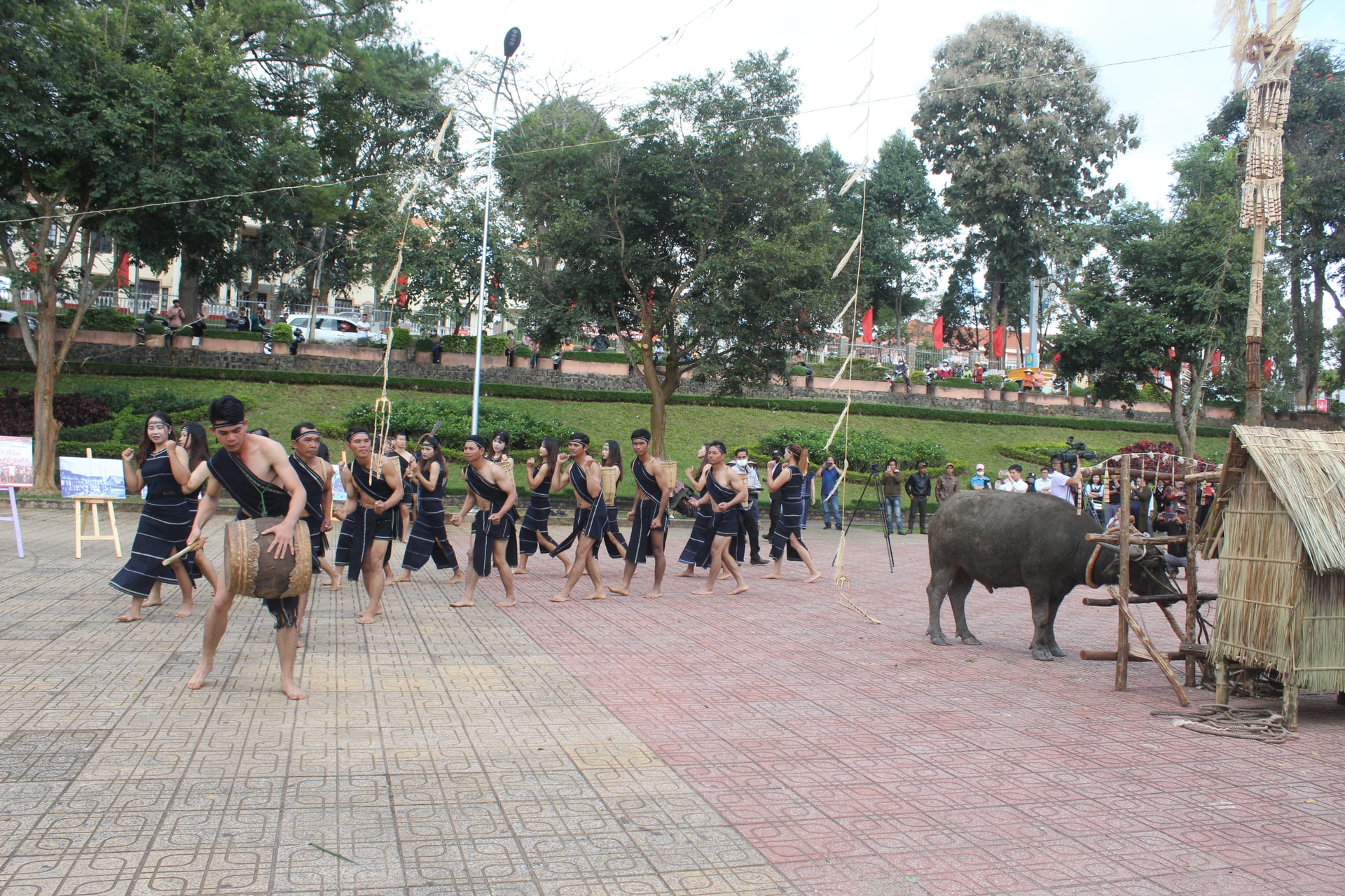 2. Lễ hội cồng chi&ecirc;ng (3)