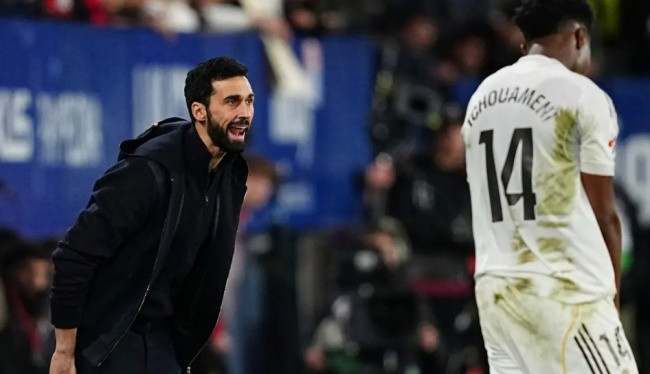 Kylian Mbappe bị từ chối bàn thắng bởi công nghệ VAR.