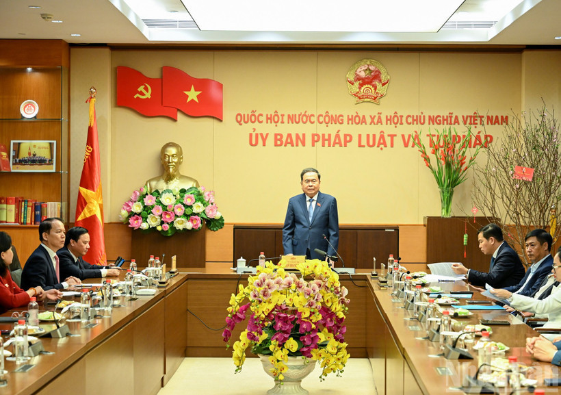 Chủ tịch Quốc hội Trần Thanh Mẫn phát biểu chúc Tết, giao nhiệm vụ cho Ủy ban Pháp luật và Tư pháp. (Ảnh: DUY LINH)