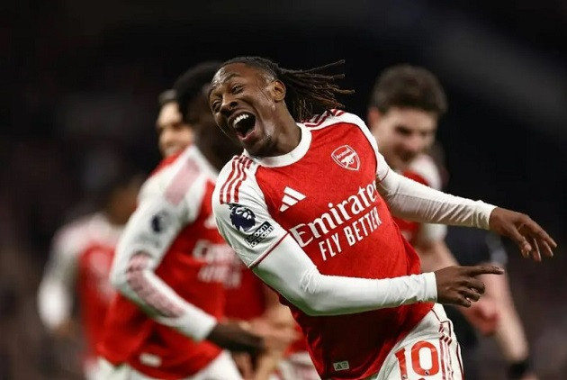 Eberechi Eze ăn mừng bàn thắng vào lưới Tottenham trong trận derby Bắc London.