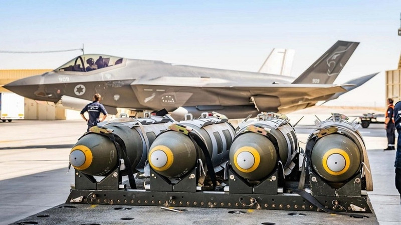 Tiêm kích F-35I Adir trong một chuyến bay huấn luyện