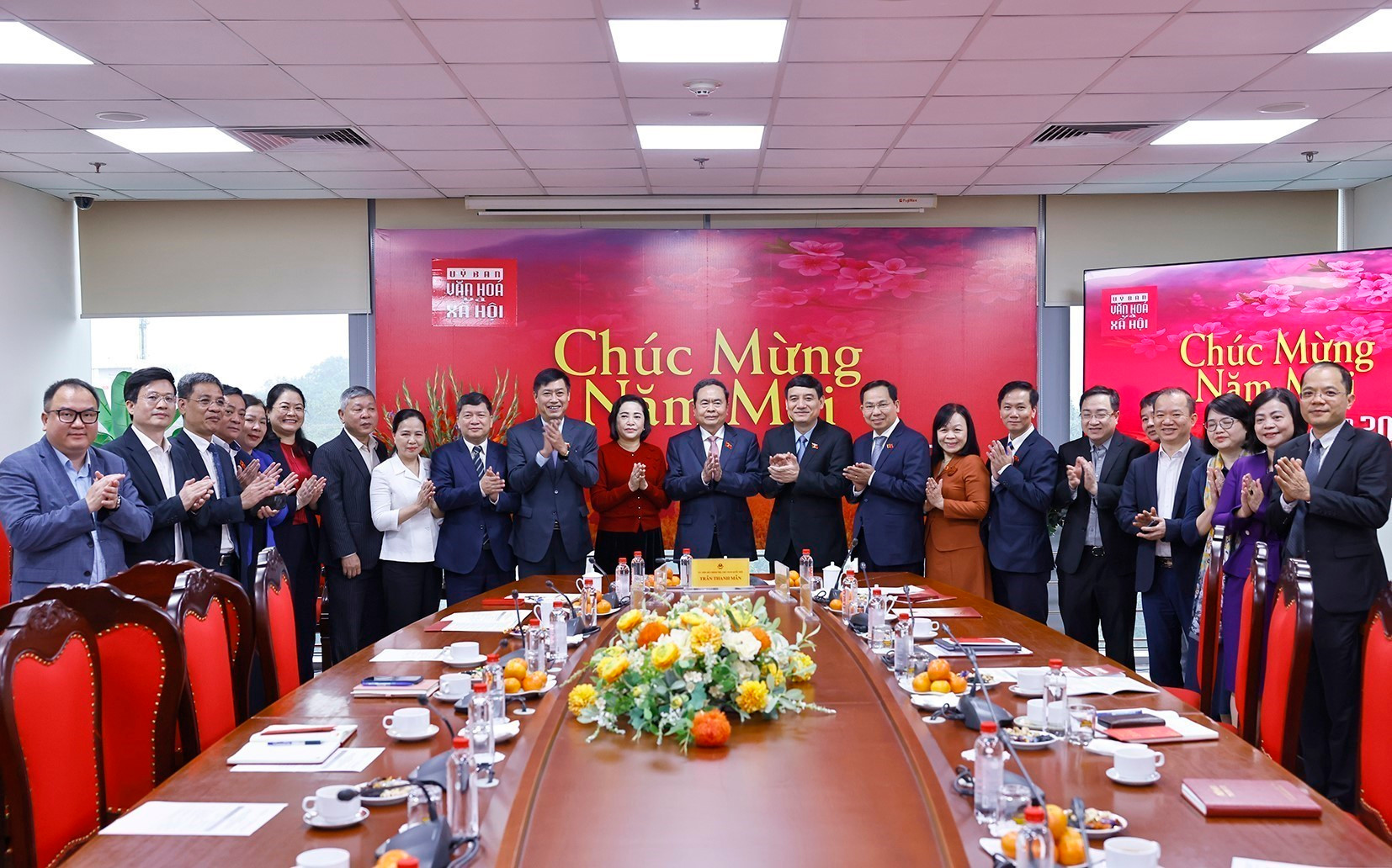 imagevietnam.vnanet.vn-mediaupload-org-2026-02-24-_vna-potal-chu-tich-quoc-hoi-tran-thanh-man-gap-mat-uy-ban-van-hoa-va-xa-hoi-cua-quoc-hoi-860431924-14-29-56.jpg