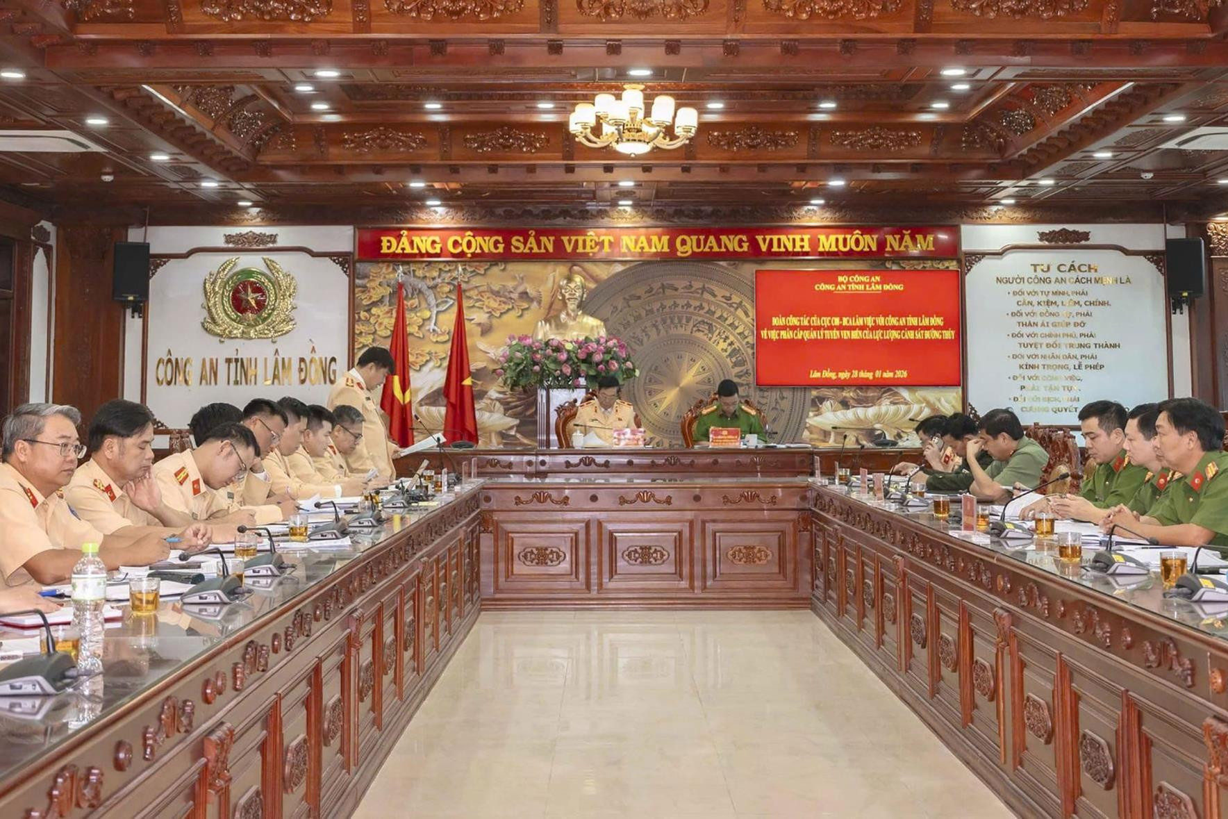 Cảnh sát giao thông đường thủy làm chủ tuyến biển