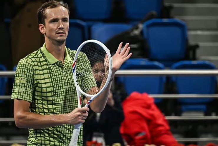 Daniil Medvedev hạ gục Stan Wawrinka sau 75 phút thi đấu tại vòng 2 Dubai...
