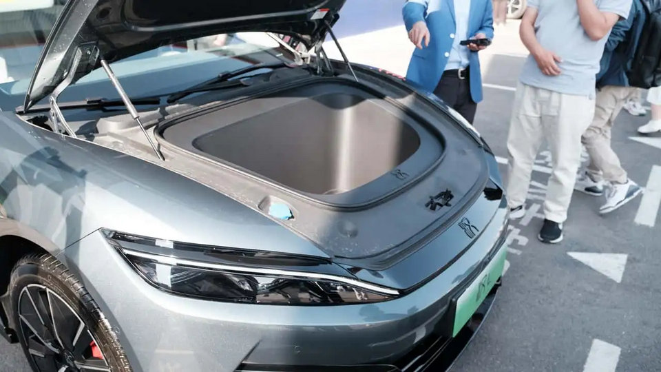 Khoang chứa đồ phía trước trên xe điện Ford Mustang Mach-E