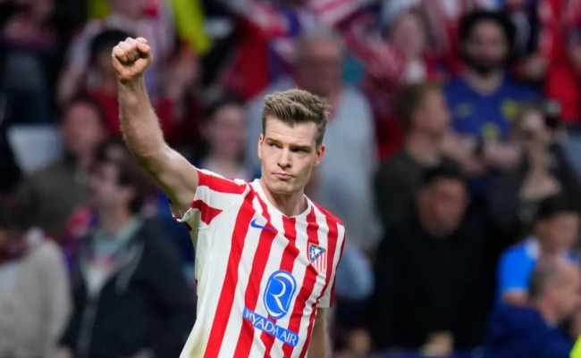 Alexander Sorloth ăn mừng bàn thắng trong trận đấu với Club Brugge.