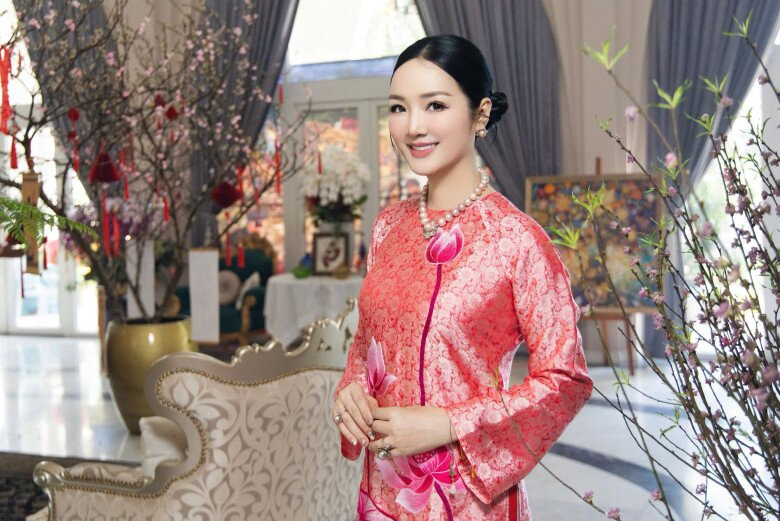 Minh Hằng và con trai du xuân tại Hàn Quốc.
