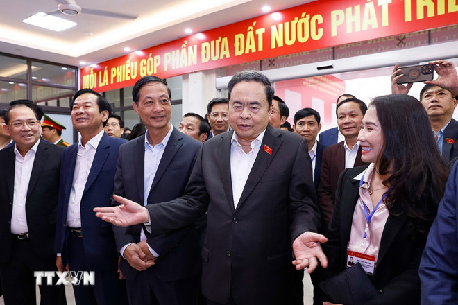 ttxvn-2602-chu-tich-quoc-hoi-cong-tac-bau-cu-hai-phong-3.jpg