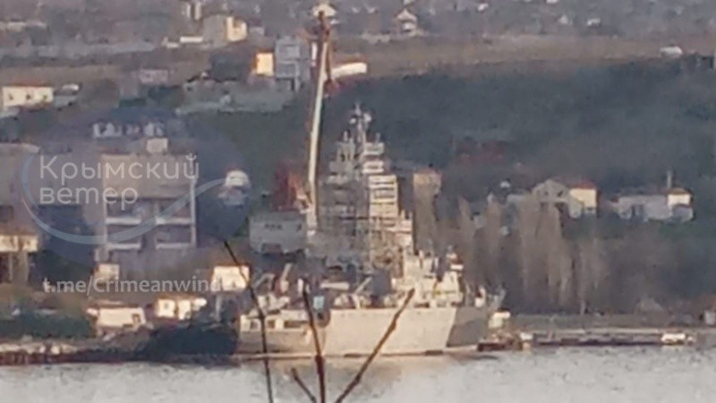Tàu trinh sát Ivan Khurs của Nga hư hại nghiêm trọng tại cảng Sevastopol