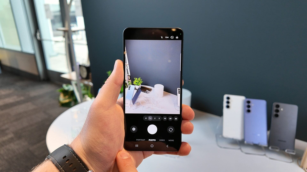 Flagship mới của Samsung cho trải nghiệm chụp, quay video thiếu sáng tốt hơn