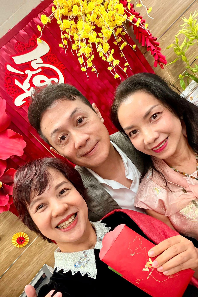MC Diễm Quỳnh, Anh Tuấn và Hồng Hà trong ngày làm việc đầu năm