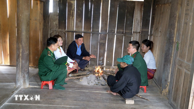 ttxvn-ha-tinh-phat-huy-vai-tro-nguoi-co-uy-tin-trong-bau-cu2.jpg