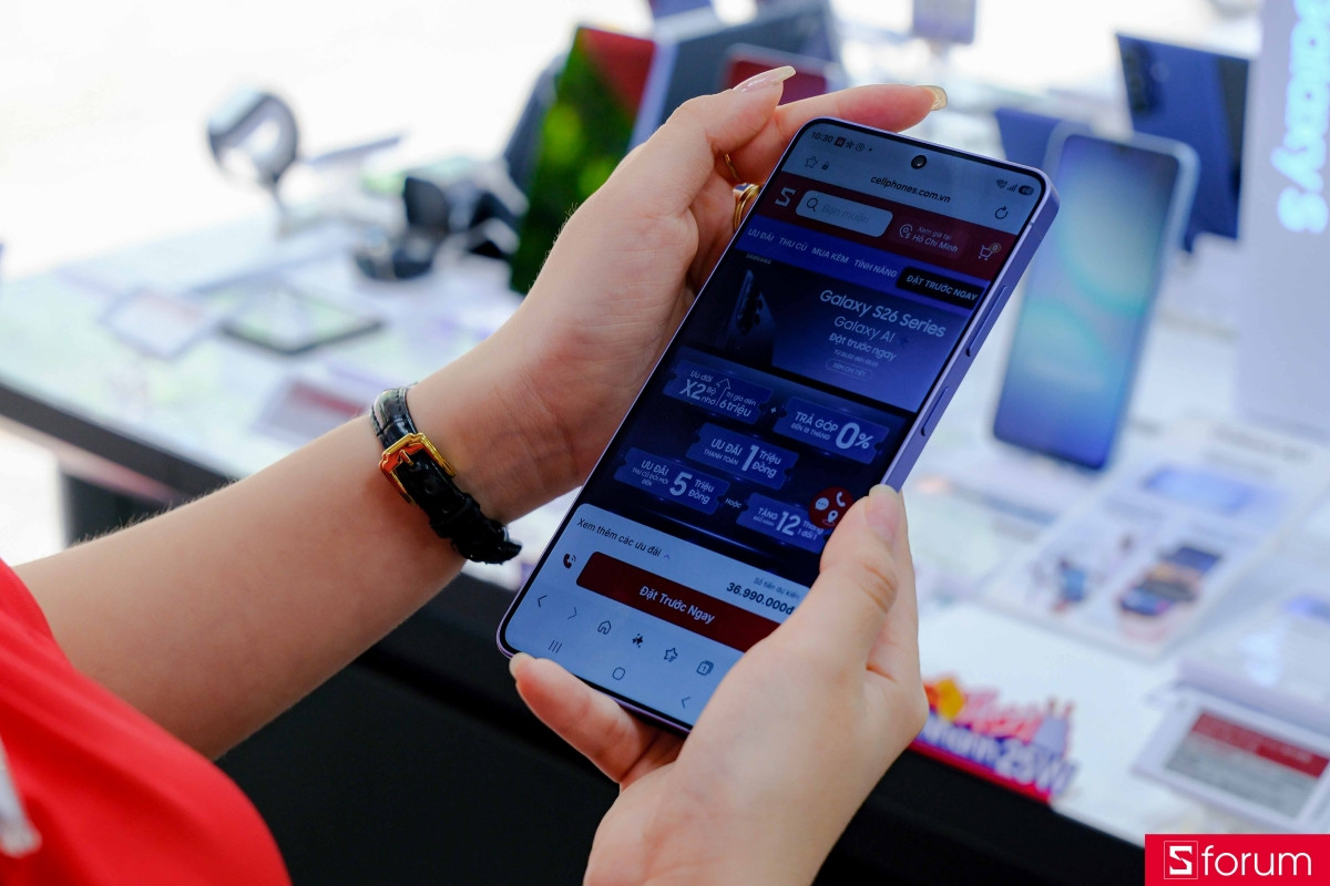 Tính năng Privacy Display giúp bảo vệ thông tin cá nhân trên màn hình Galaxy S26 Ultra