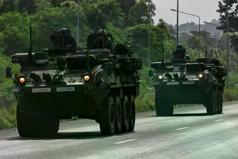 Xe bọc thép Stryker của Quân đội Hoàng gia Thái Lan trên đường hành quân