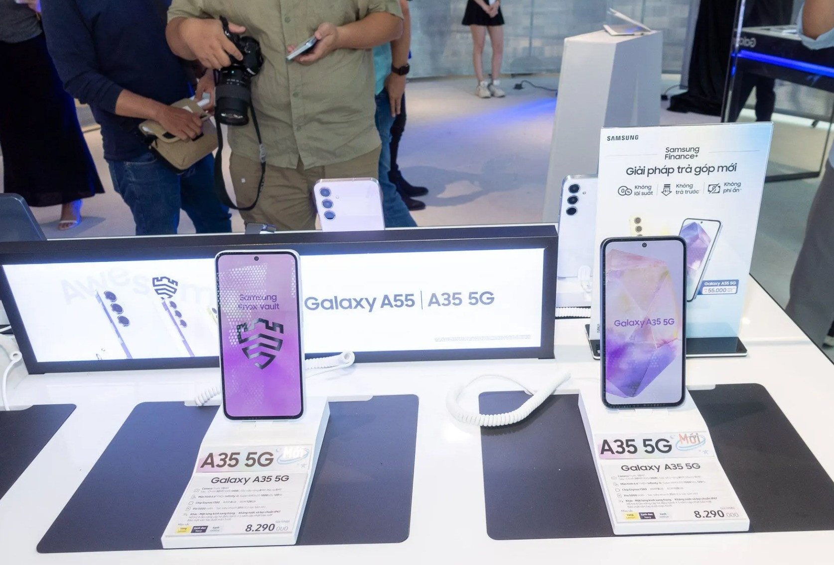 Samsung Galaxy A35 5G – Bền bỉ, chụp đêm tốt, có chống nước