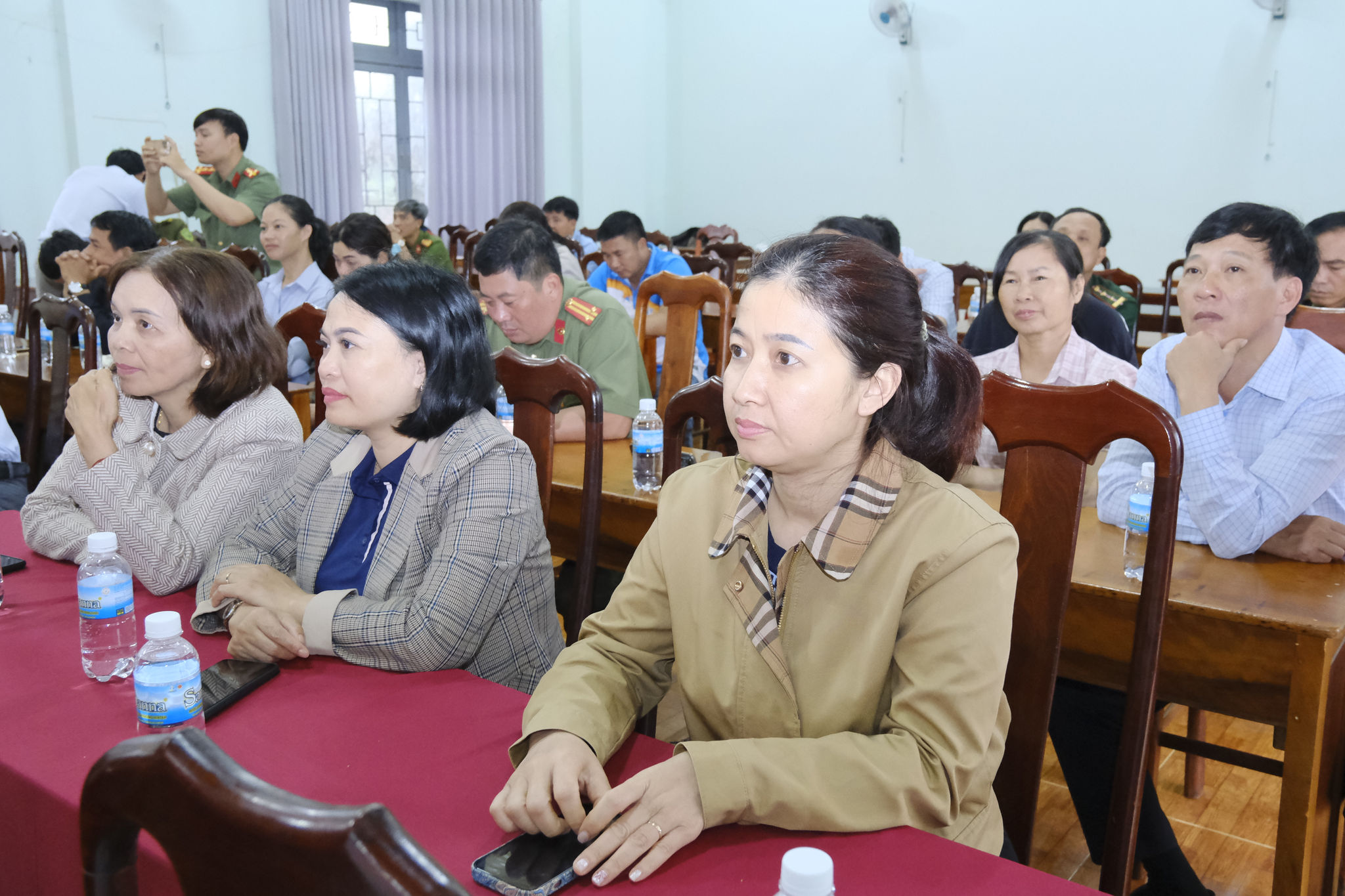 Cử tri tham gia trực tiếp tại xã Thuận Hạnh