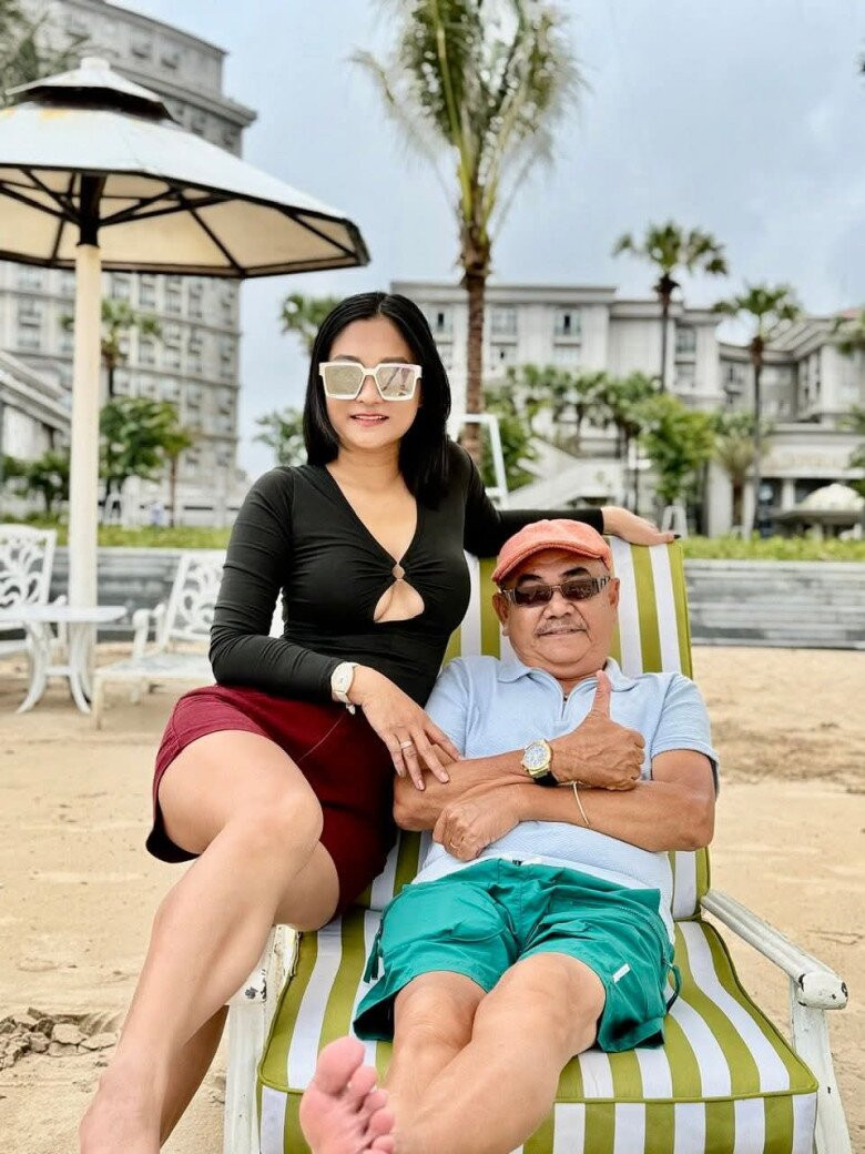 Chân Chân và NSND Việt Anh đồng hành với nhau như hình với bóng.
