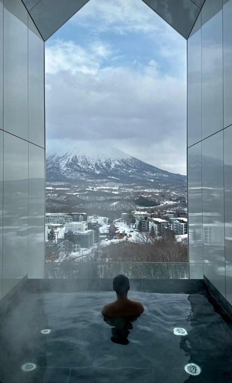 Hiếu Nguyễn và bạn gái tại Niseko