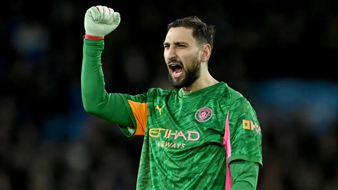 Thủ thành Gianluigi Donnarumma có màn trình diễn ổn định trước Leeds United.