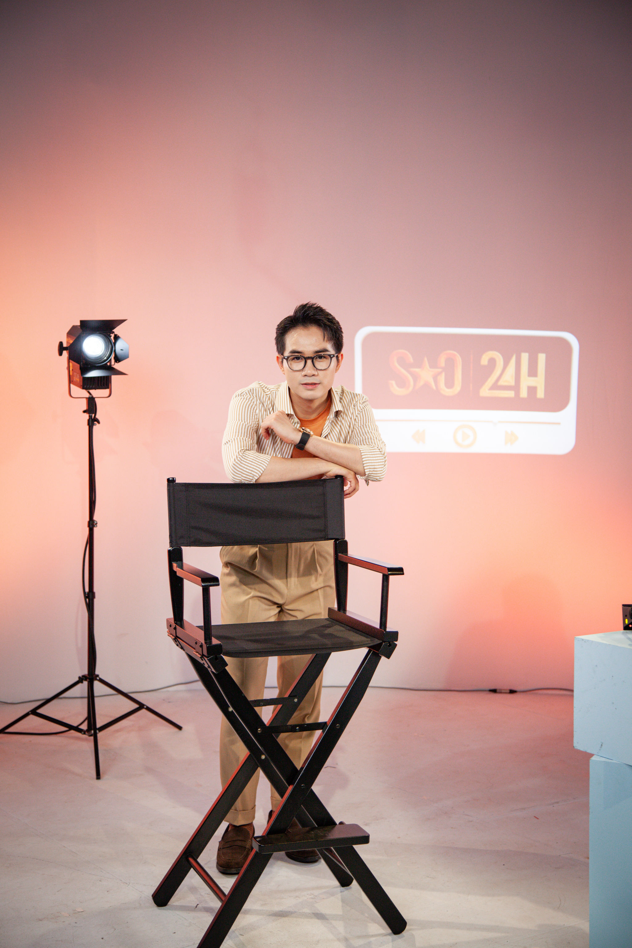 MC Ngọc Thịnh dẫn bản tin SAO 24H