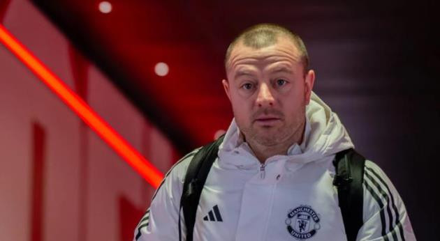 Travis Binnion - trợ lý chuyên trách mảng tấn công của Michael Carrick tại Man Utd.