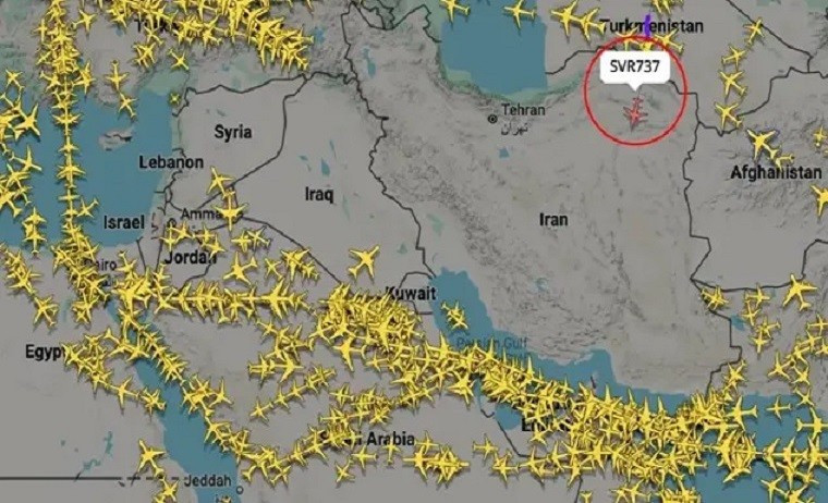 Hình ảnh radar cho thấy chuyến bay U6737 đi xuyên qua không phận Iran trong khi các máy bay khác vòng tránh.