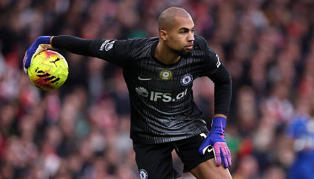 Thủ môn Robert Sanchez chơi thiếu ổn định trong trận đấu với Arsenal