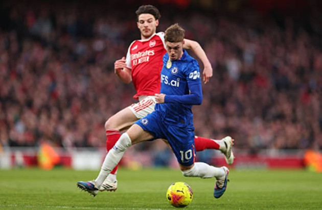Cole Palmer bế tắc trước hàng thủ Arsenal