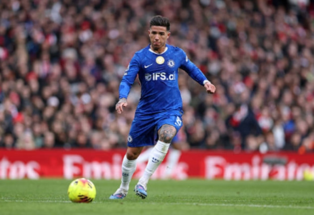 Tiền vệ Enzo Fernandez bị chia cắt