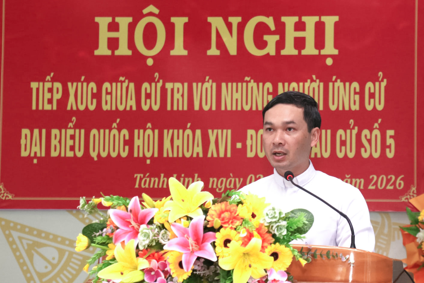ung-cu-vien-le-nguyen-thao-trinh-bay-chuong-trinh-hanh-dong-tai-buoi-tiep-xuc-cu-tri-1-.jpg