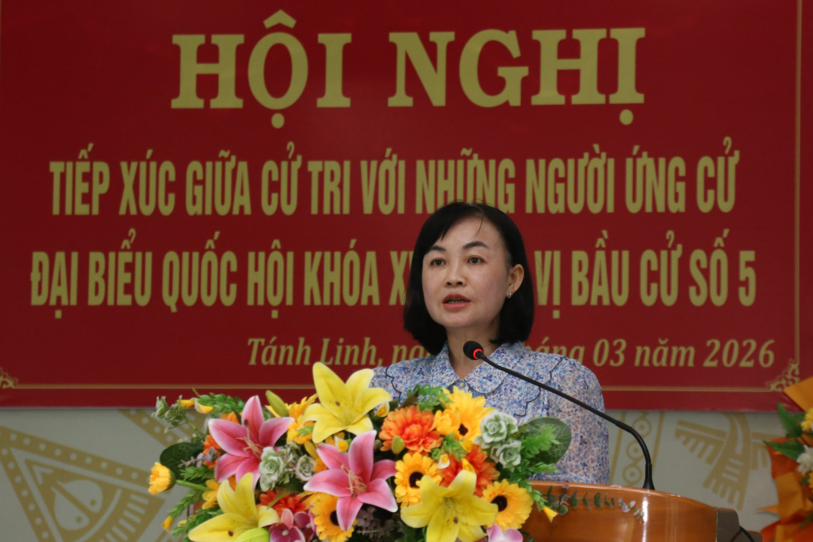 ung-cu-vien-le-thi-kieu-oanh-trinh-bay-chuong-trinh-hanh-dong-tai-buoi-tiep-xuc-cu-tri(1).jpg