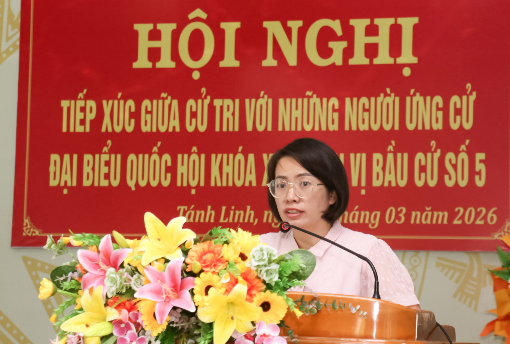 ung-cu-vien-nguyen-thi-thanh-huong-trinh-bay-chuong-trinh-hanh-dong-tai-buoi-tiep-xuc-cu-tri(1).jpg