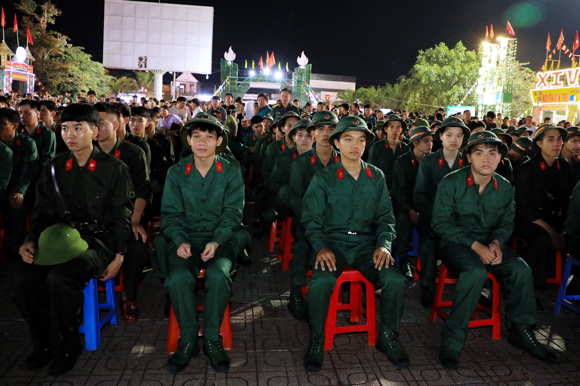 Lực lượng thanh niên 9 xã khu vực Đạ Tẻh, Đạ Huoai và Cát Tiên chuẩn bị nhập ngũ trong đêm hội