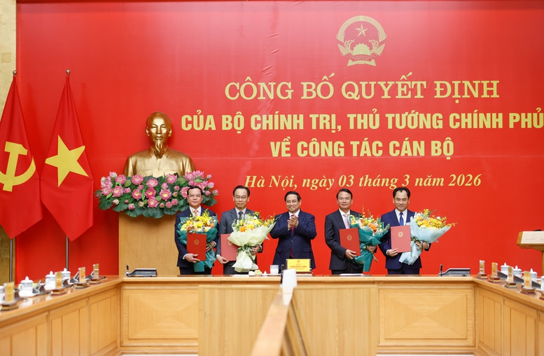 THỦ TƯỚNG TRAO QUYẾT ĐỊNH CHỈ ĐỊNH, BỔ NHIỆM PHÓ BÍ THƯ ĐẢNG ỦY CHÍNH PHỦ và LÃNH ĐẠO 4 BỘ, CƠ QUAN NGANG BỘ- Ảnh 7.
