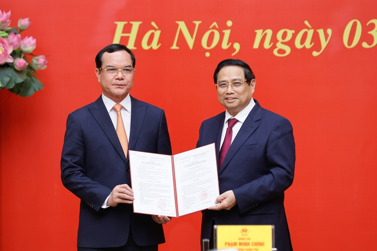 THỦ TƯỚNG TRAO QUYẾT ĐỊNH CHỈ ĐỊNH, BỔ NHIỆM PHÓ BÍ THƯ ĐẢNG ỦY CHÍNH PHỦ và LÃNH ĐẠO 4 BỘ, CƠ QUAN NGANG BỘ- Ảnh 5.